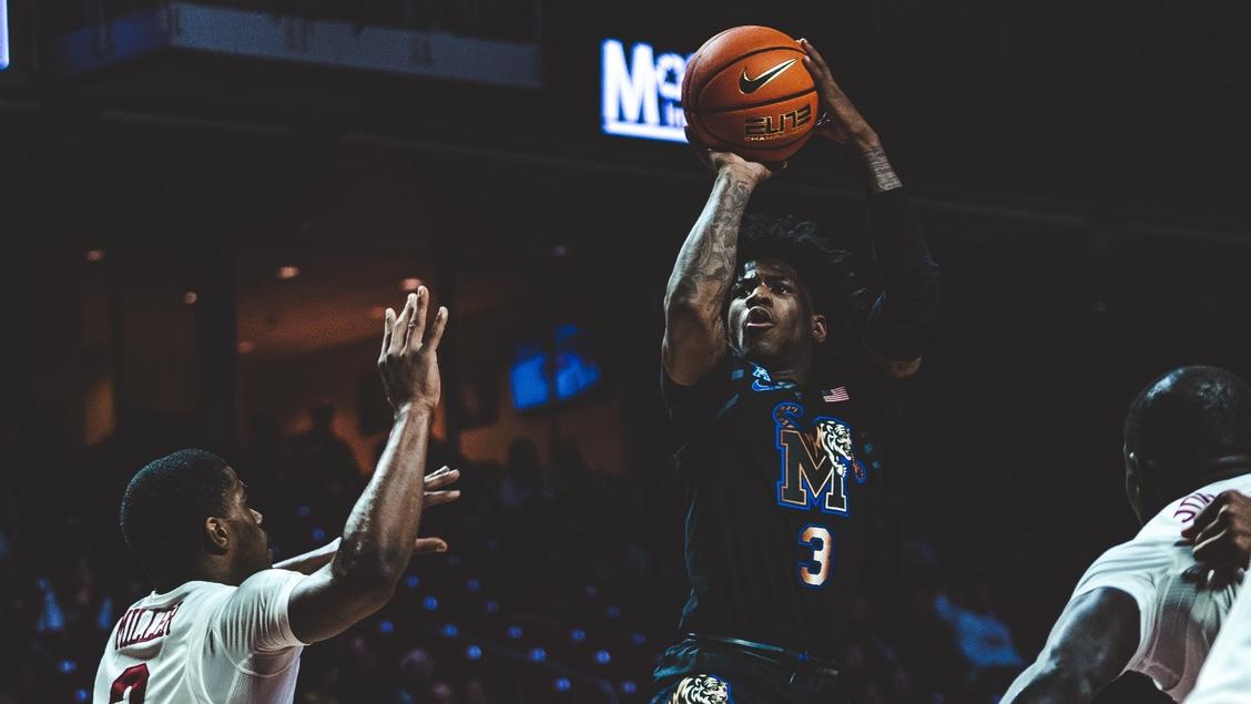 Featured image for “Kendric Davis lifts Memphis to a win over Temple with buzzer beater”