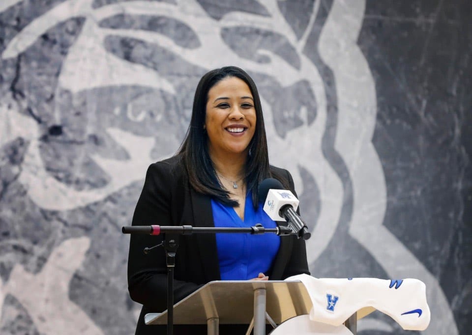 Featured image for “Memphis women’s head coach Merriweather moving on to coach alma mater Cincinnati”